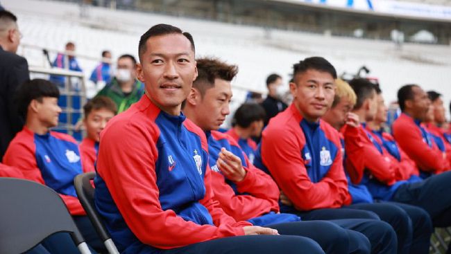 英超联赛第19轮，阿森纳主场0-2不敌西汉姆，没能抢回榜首位置。